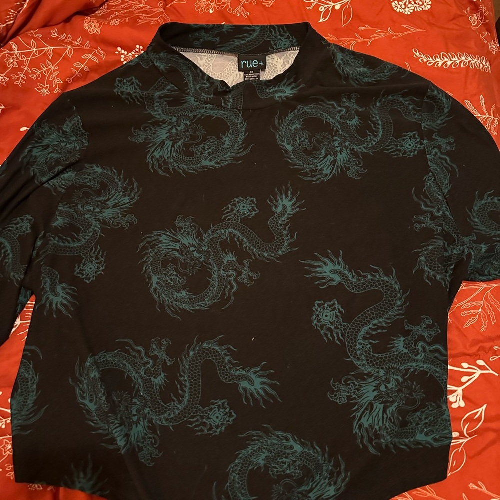 Black and Green Dragon Print Long Sleeve Crop Top